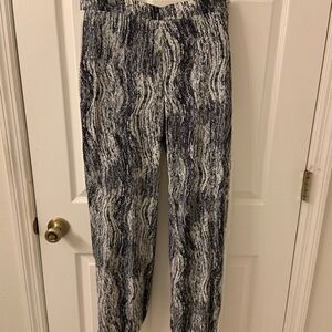 Lululemon Athletica Black and White Patterned Cropped Pants